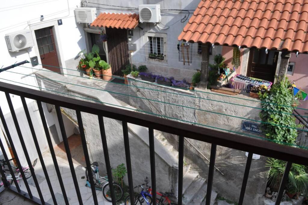 Apartment Veli Dvor Cres Exteriér fotografie