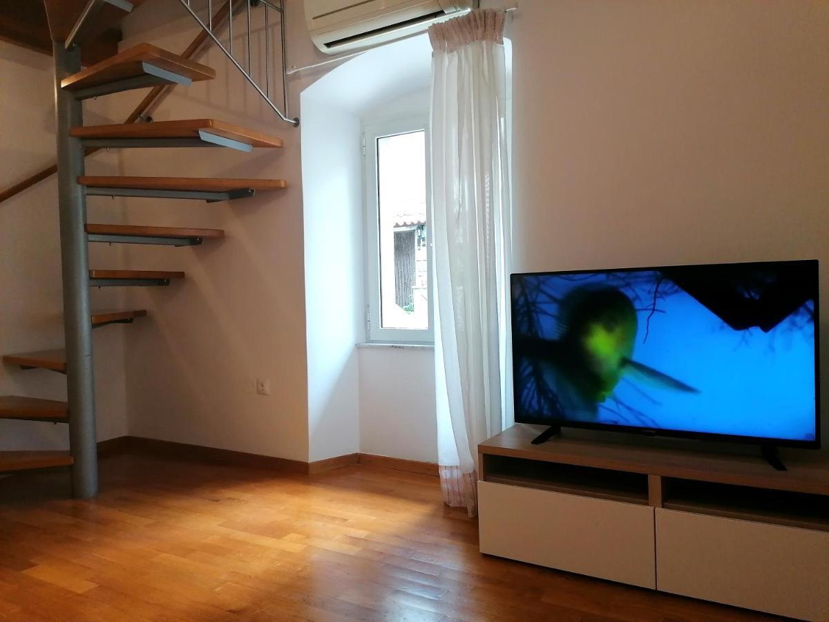 Apartment Veli Dvor Cres Exteriér fotografie